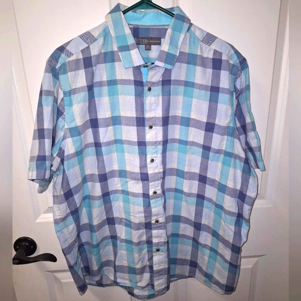 Ike by Ike Behar men's short sleeve button-down in a size XL. Blue plaid